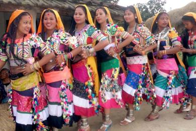 लोप हुँदै थारु पोसाक